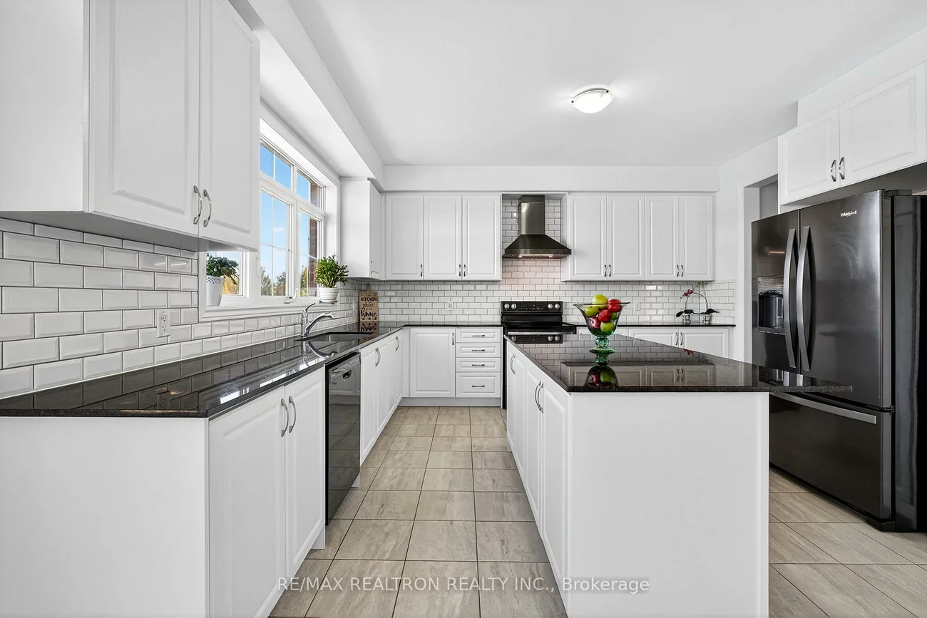 250, FERRAGINE, Bradford, Bradford West Gwillimbury