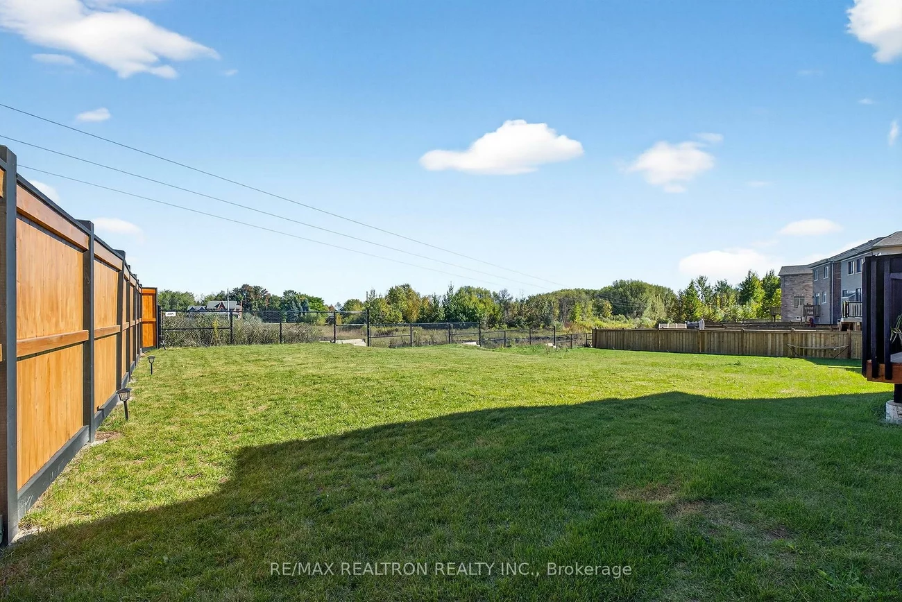 250, FERRAGINE, Bradford, Bradford West Gwillimbury