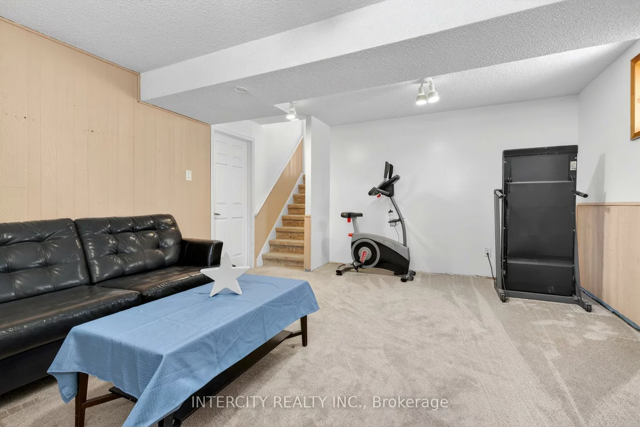 57, Valleyview, Bradford, Bradford West Gwillimbury