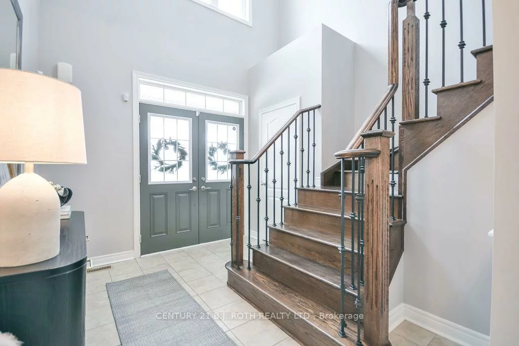 304, Downy Emerald, Bradford, Bradford West Gwillimbury