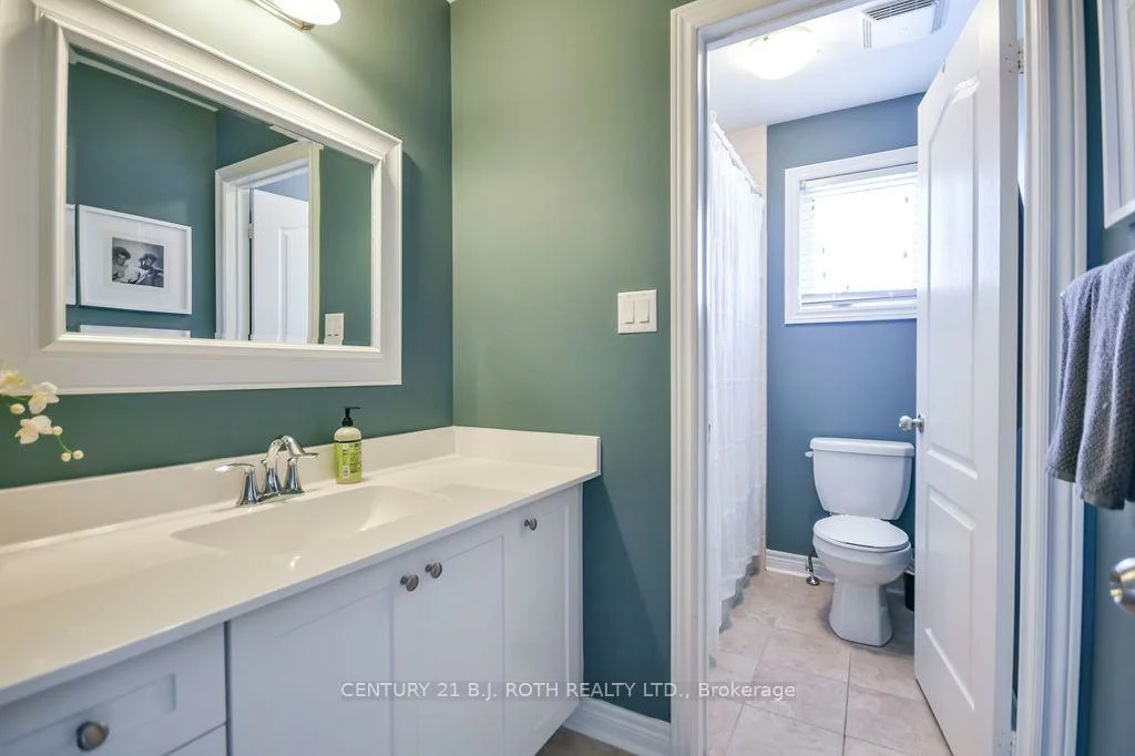 304, Downy Emerald, Bradford, Bradford West Gwillimbury