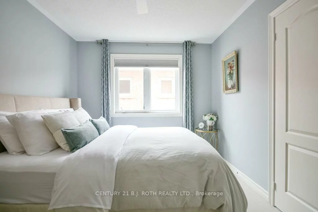 304, Downy Emerald, Bradford, Bradford West Gwillimbury