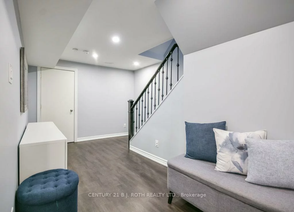 304, Downy Emerald, Bradford, Bradford West Gwillimbury