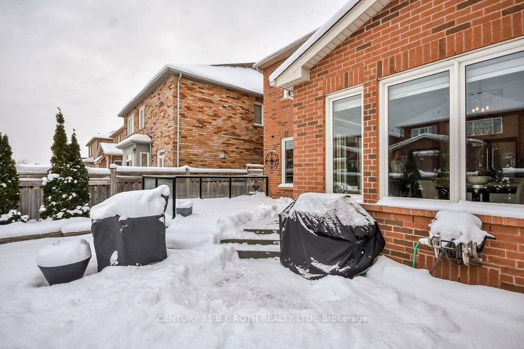 304, Downy Emerald, Bradford, Bradford West Gwillimbury