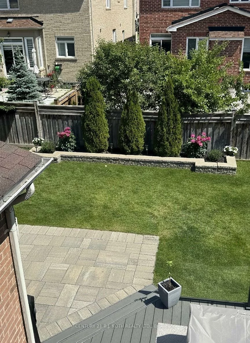 304, Downy Emerald, Bradford, Bradford West Gwillimbury