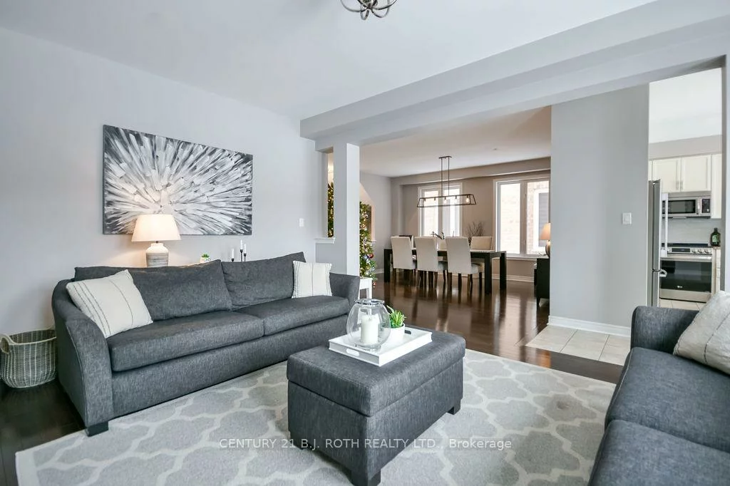 304, Downy Emerald, Bradford, Bradford West Gwillimbury