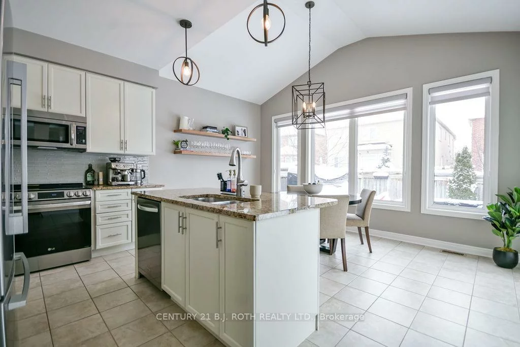 304, Downy Emerald, Bradford, Bradford West Gwillimbury