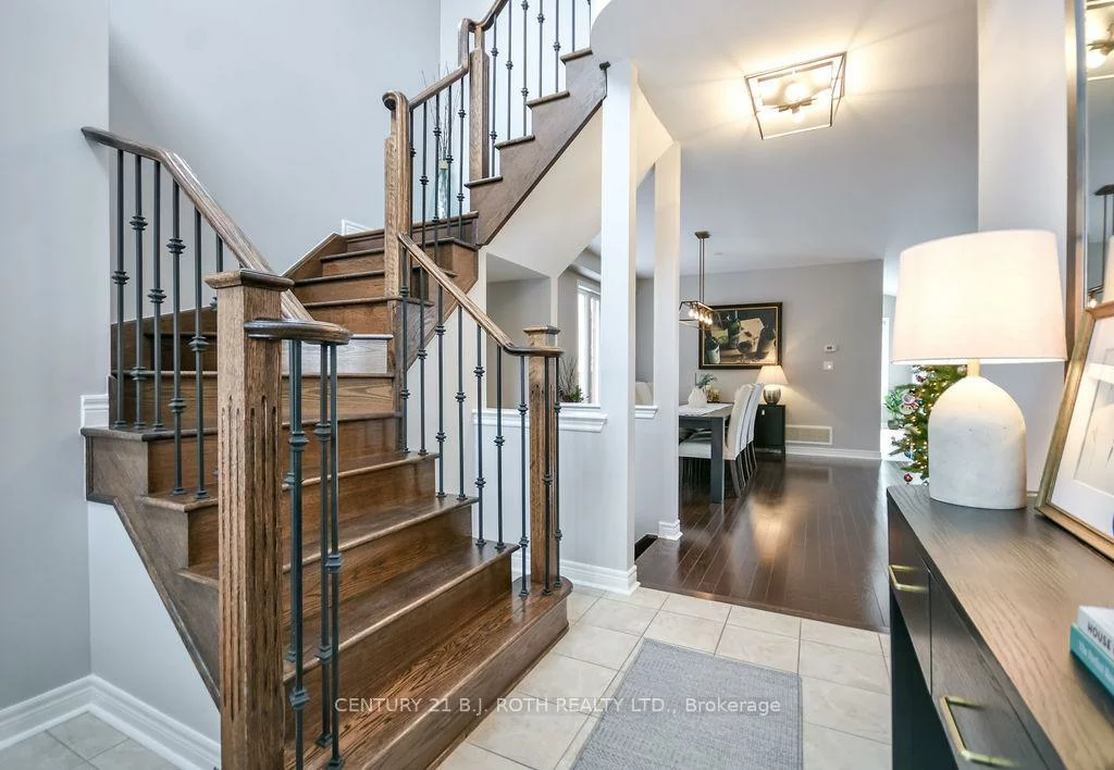 304, Downy Emerald, Bradford, Bradford West Gwillimbury