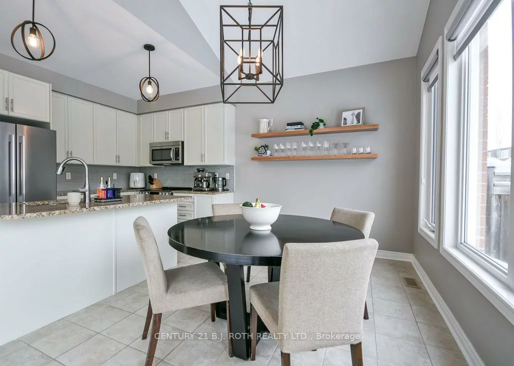 304, Downy Emerald, Bradford, Bradford West Gwillimbury