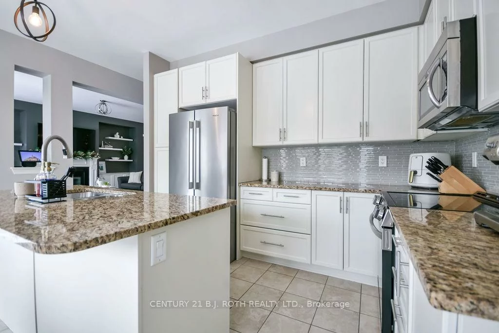 304, Downy Emerald, Bradford, Bradford West Gwillimbury