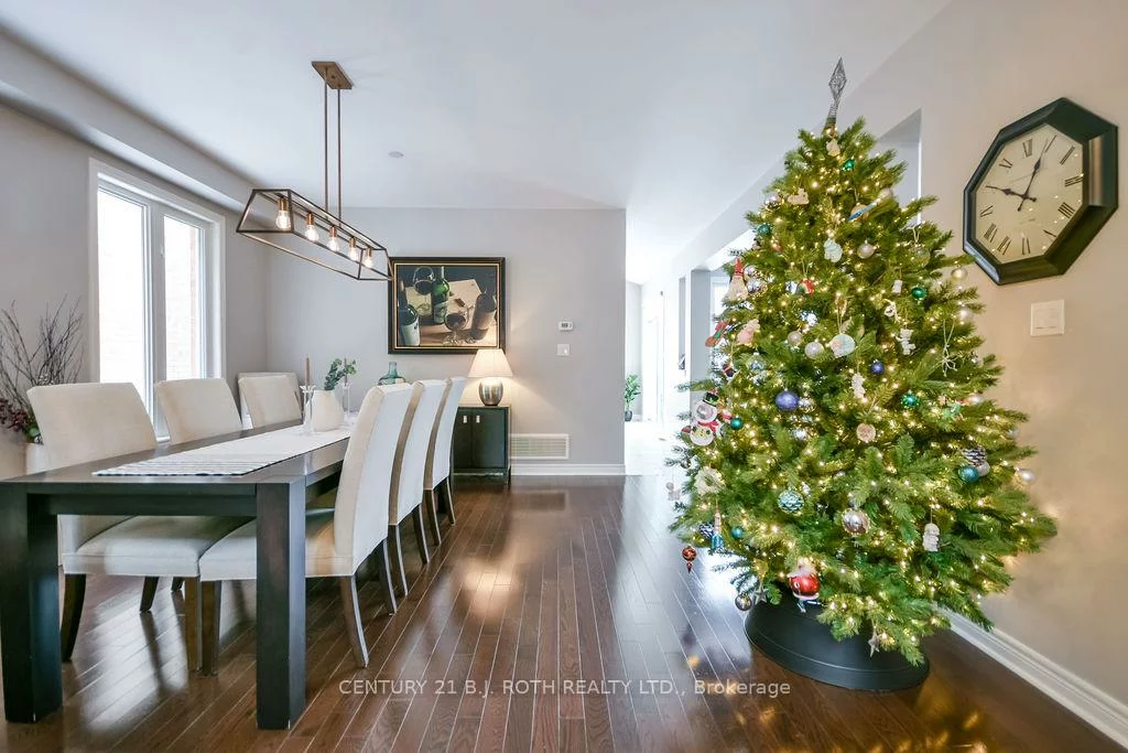 304, Downy Emerald, Bradford, Bradford West Gwillimbury