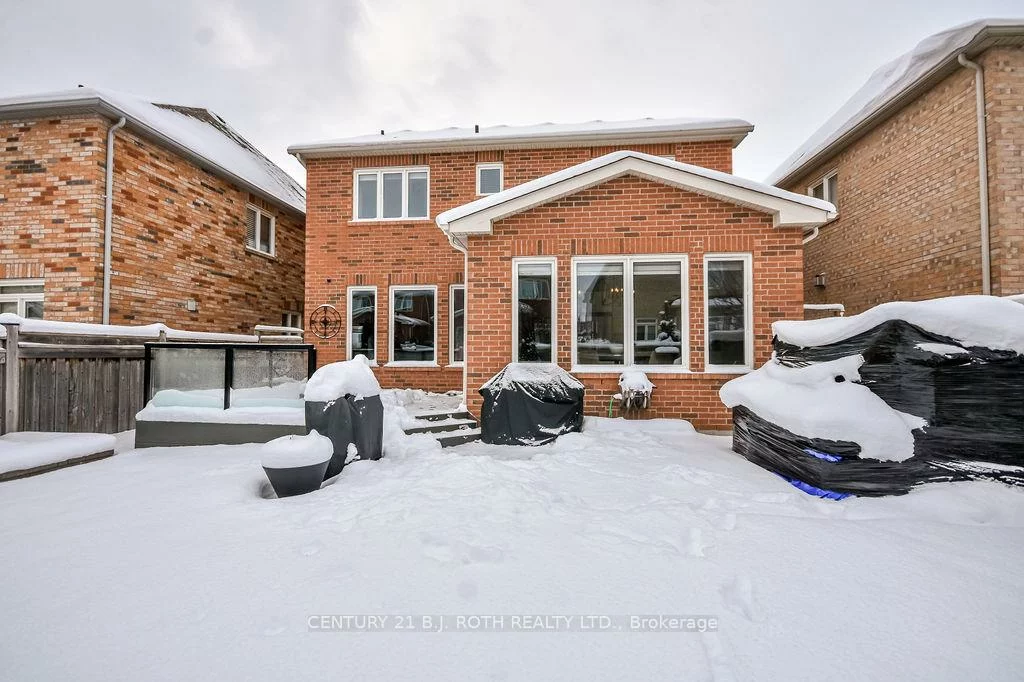 304, Downy Emerald, Bradford, Bradford West Gwillimbury