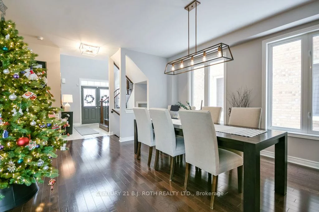 304, Downy Emerald, Bradford, Bradford West Gwillimbury