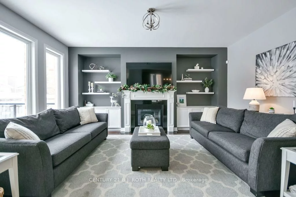 304, Downy Emerald, Bradford, Bradford West Gwillimbury