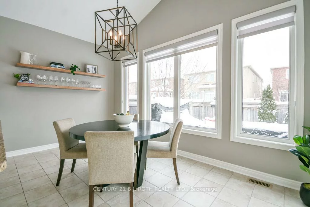 304, Downy Emerald, Bradford, Bradford West Gwillimbury