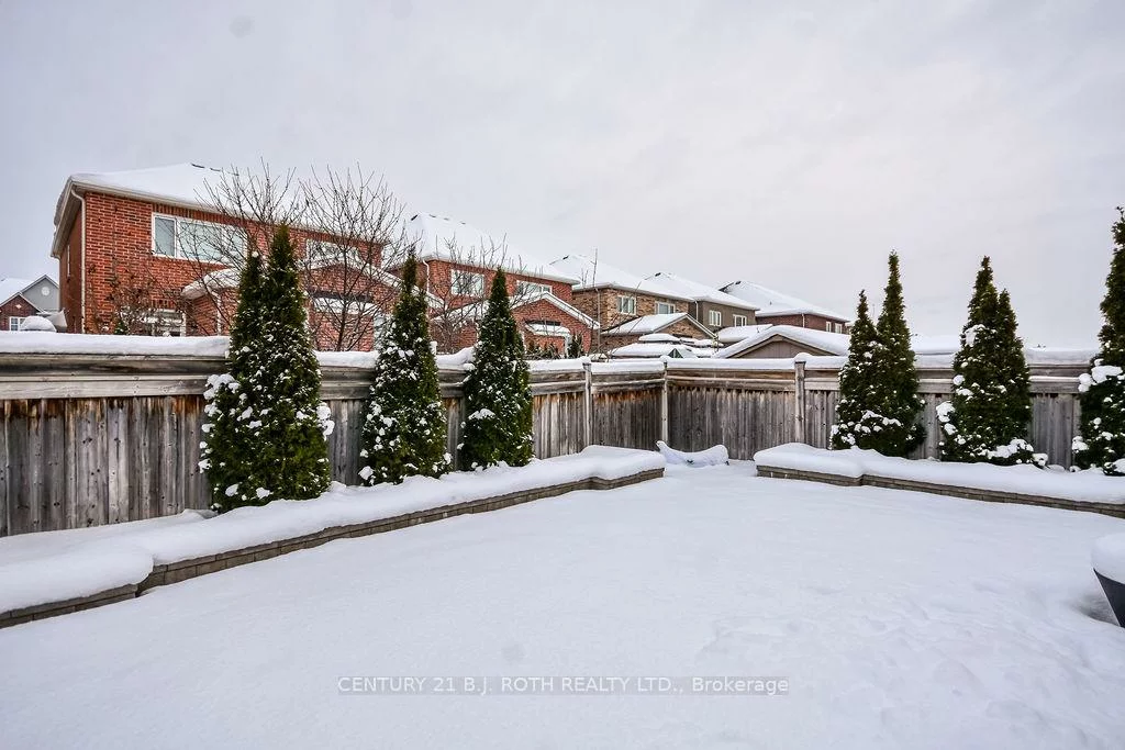 304, Downy Emerald, Bradford, Bradford West Gwillimbury