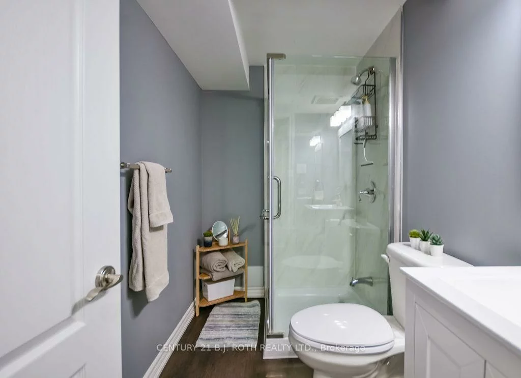 304, Downy Emerald, Bradford, Bradford West Gwillimbury