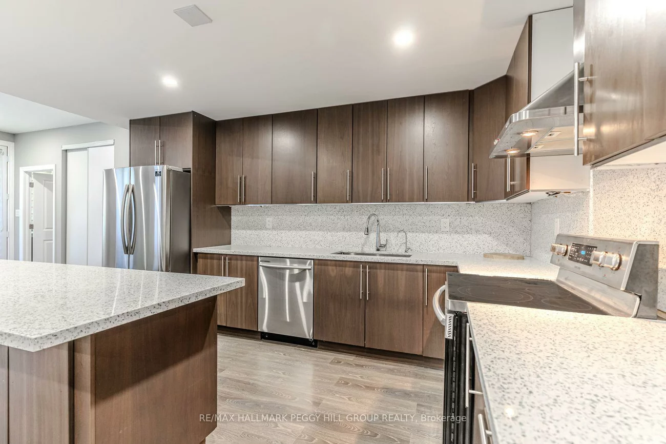 102, Pine Hill, Bradford, Bradford West Gwillimbury