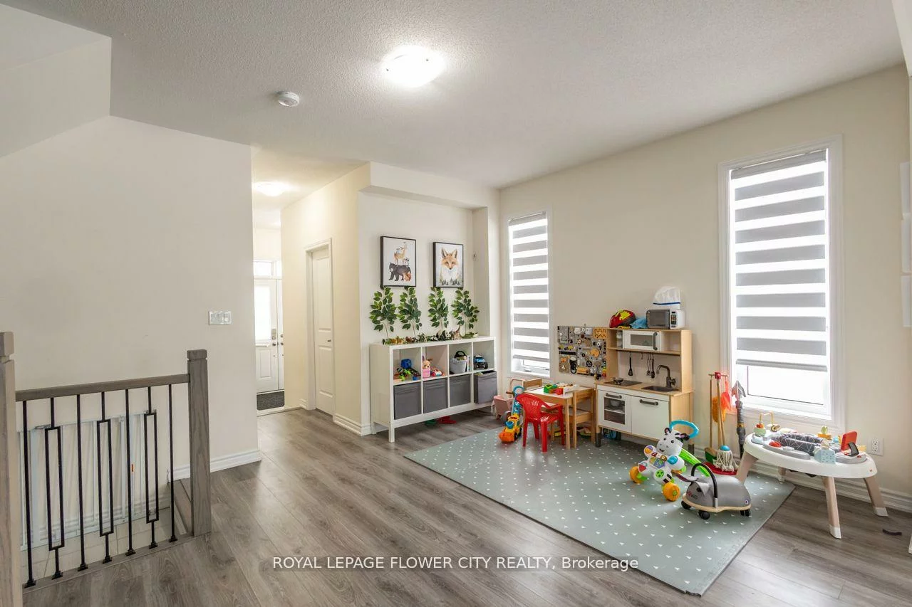 13, Ferragine, Bradford, Bradford West Gwillimbury