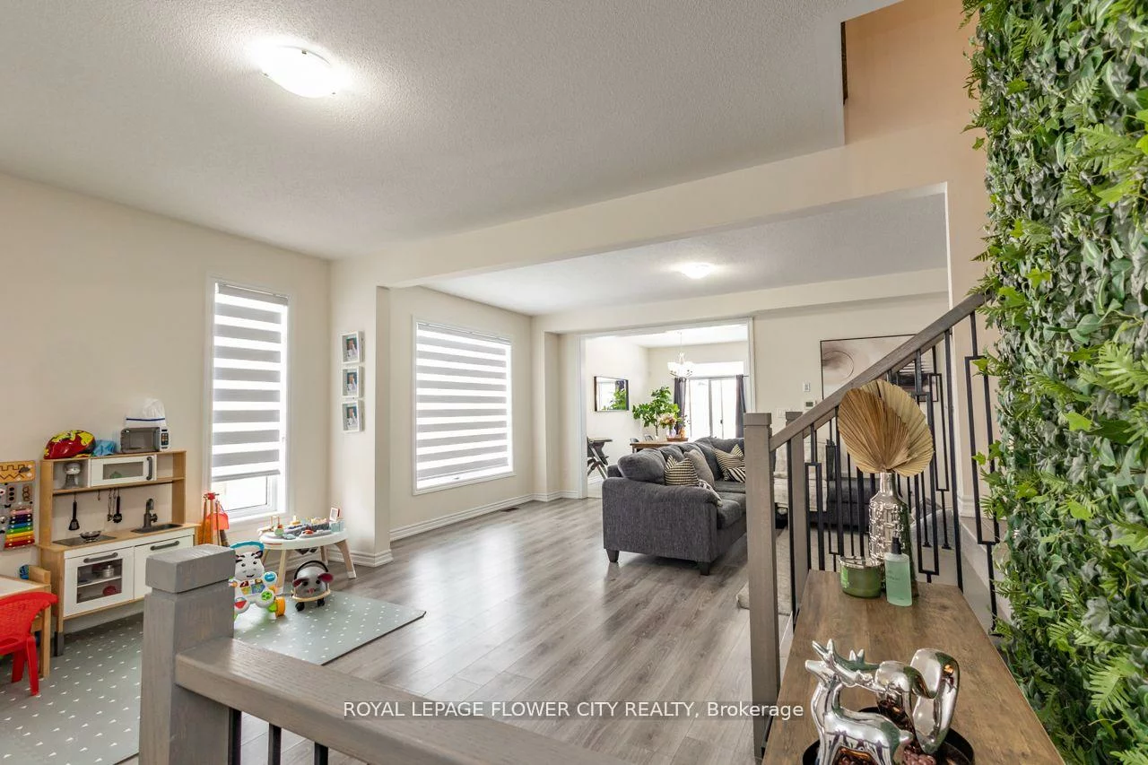 13, Ferragine, Bradford, Bradford West Gwillimbury