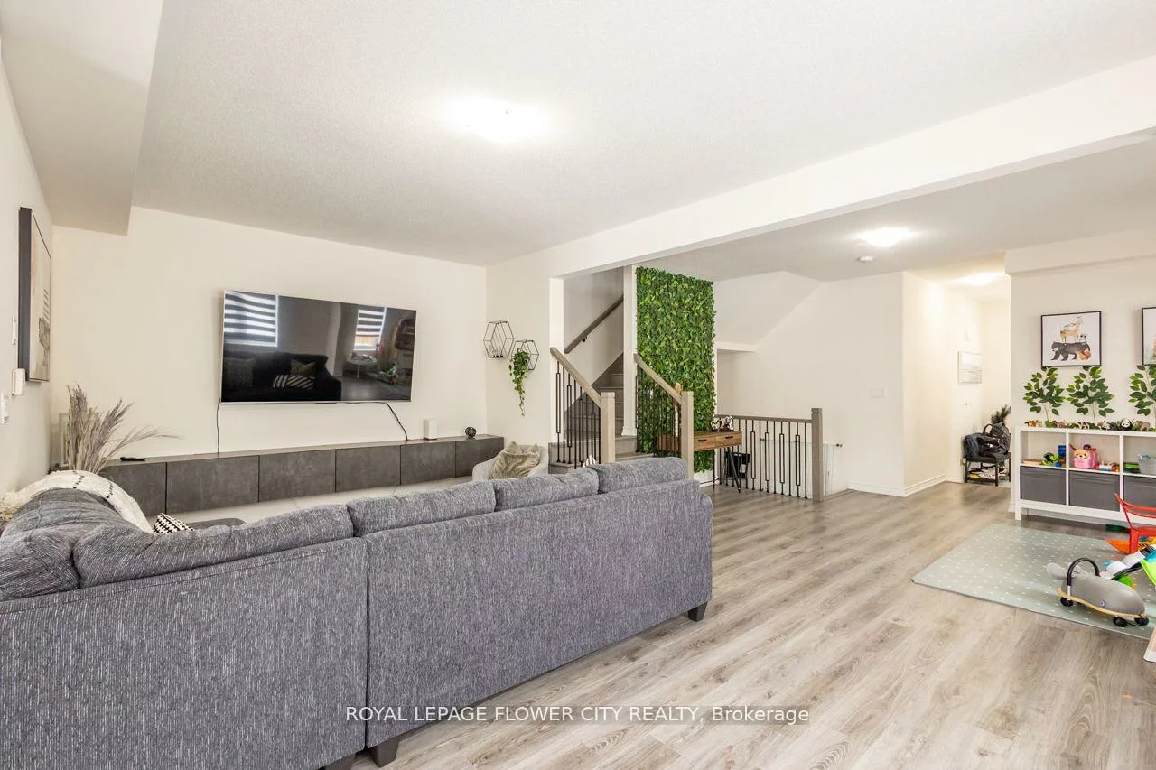 13, Ferragine, Bradford, Bradford West Gwillimbury