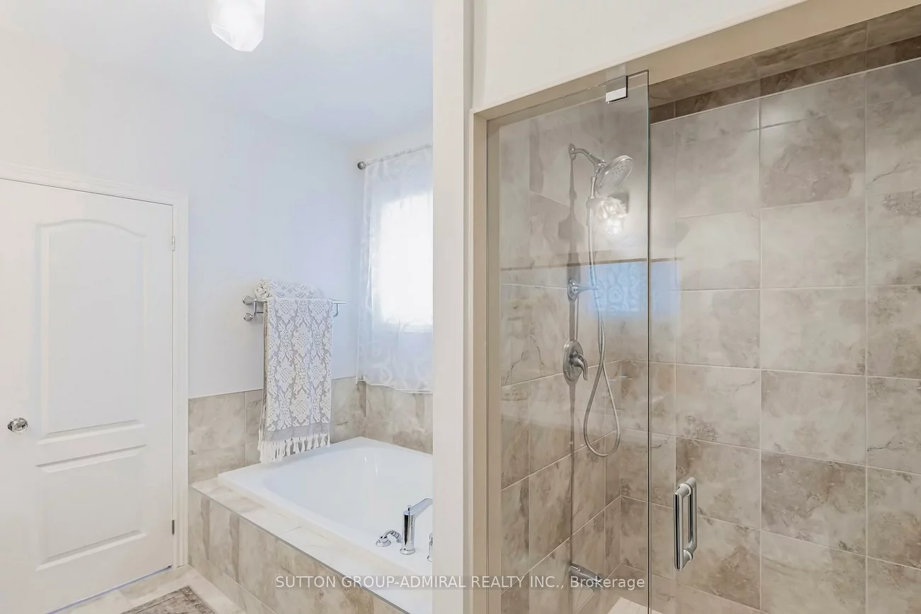 62, Waterton, Bradford, Bradford West Gwillimbury