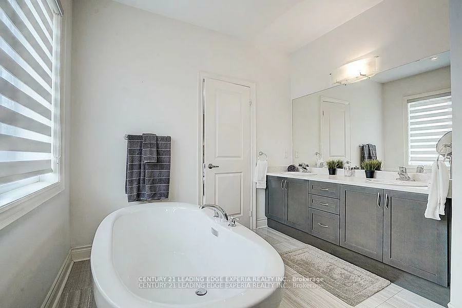 290, Inverness, Bradford, Bradford West Gwillimbury