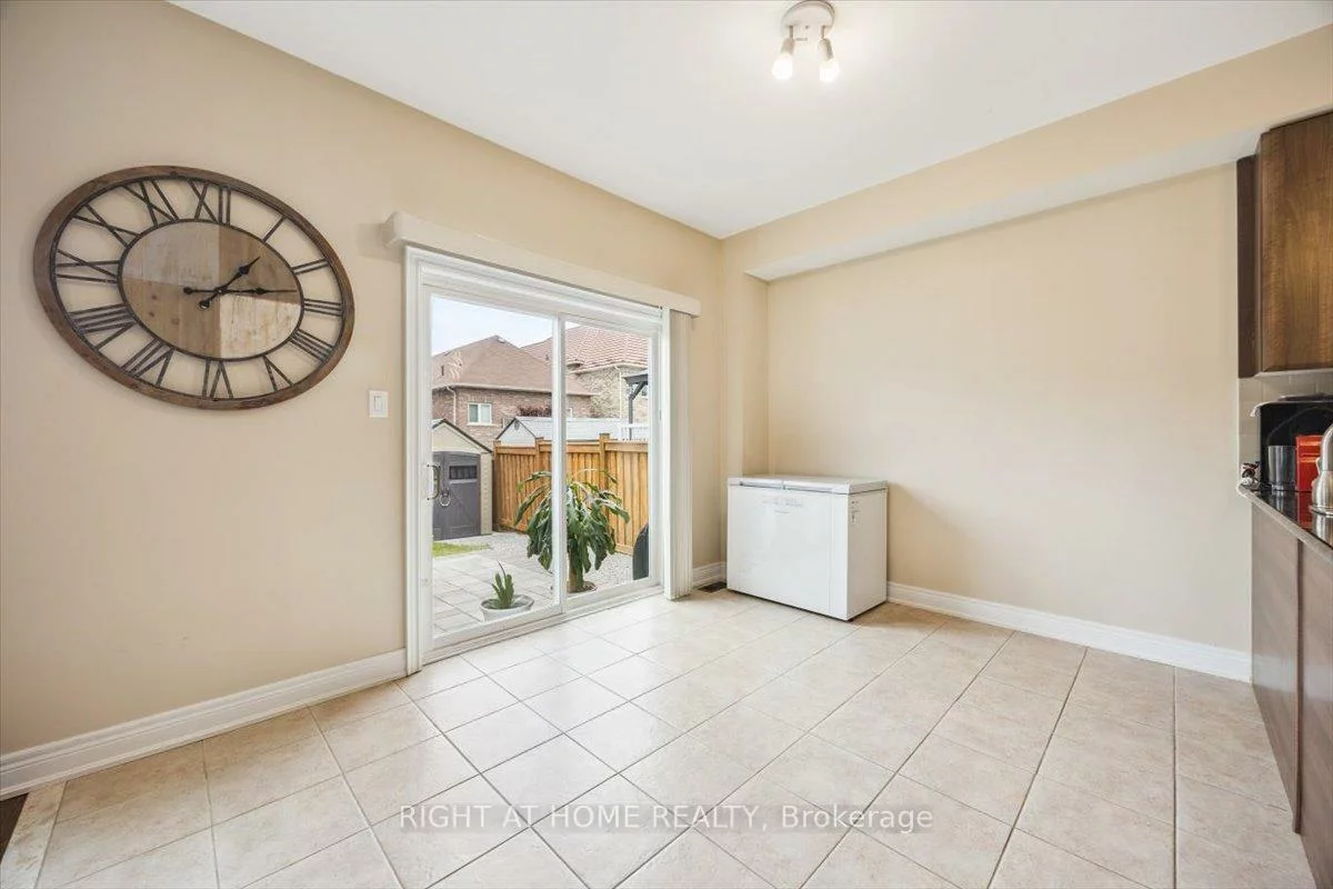 166, Gardiner, Bradford, Bradford West Gwillimbury