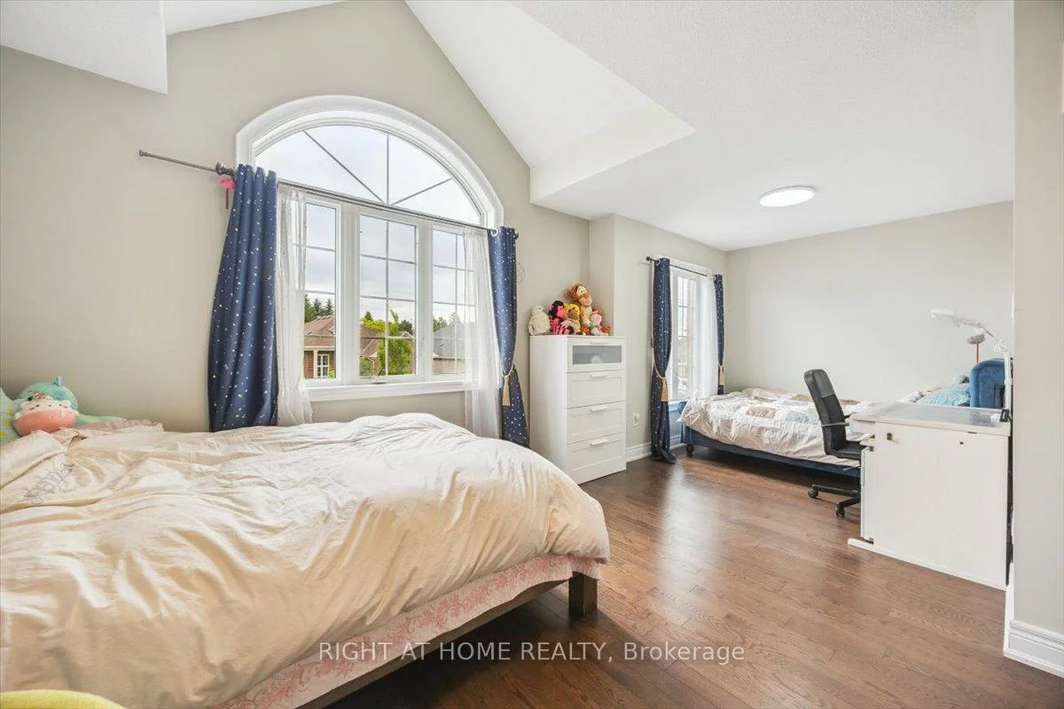 166, Gardiner, Bradford, Bradford West Gwillimbury