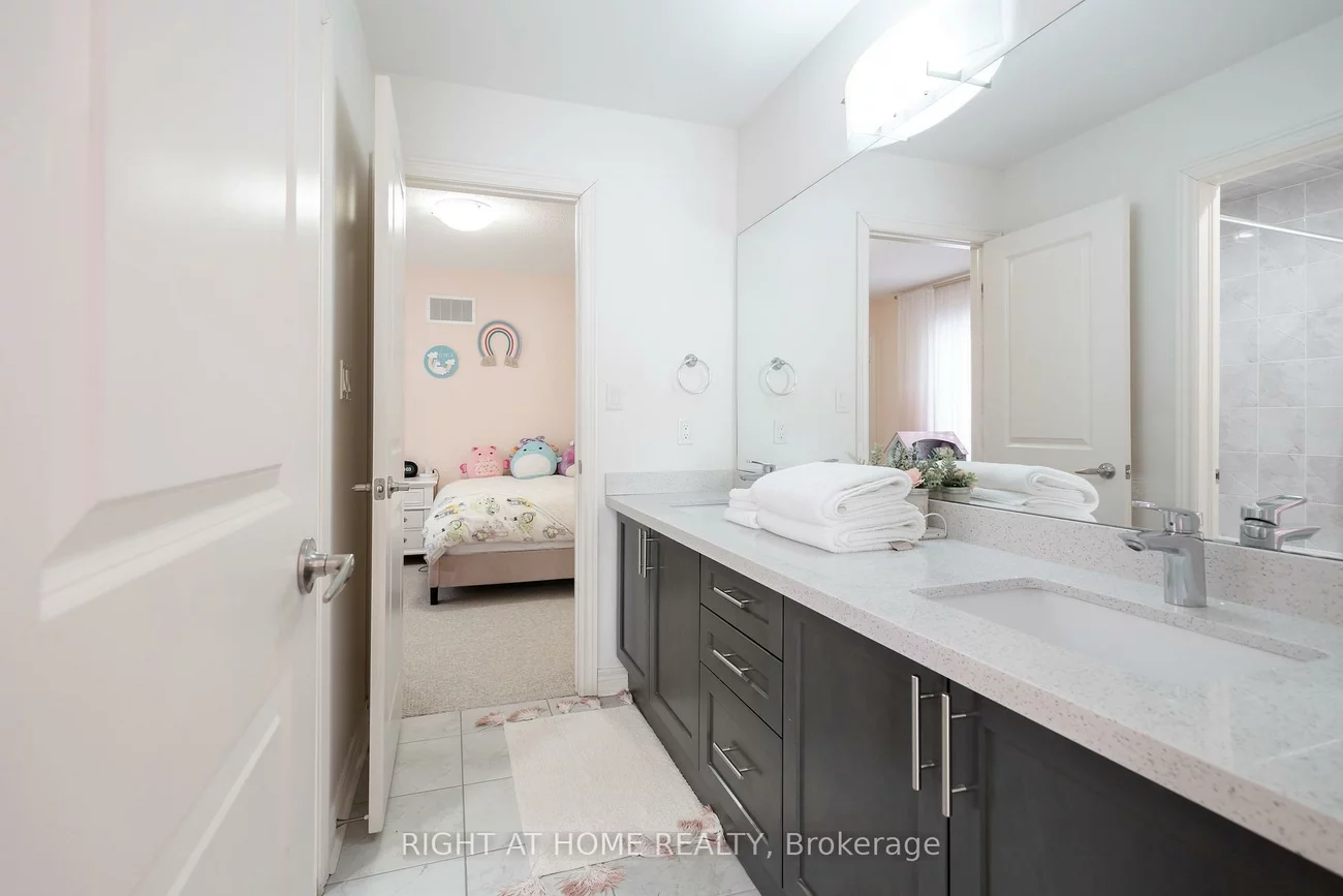 12, Tupling, Bradford, Bradford West Gwillimbury