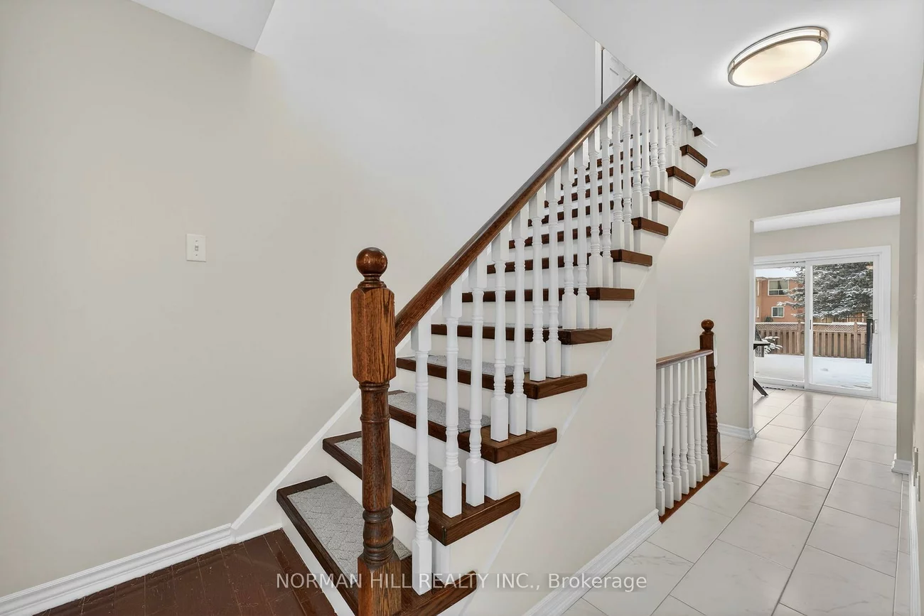 25, Buce, Bradford, Bradford West Gwillimbury