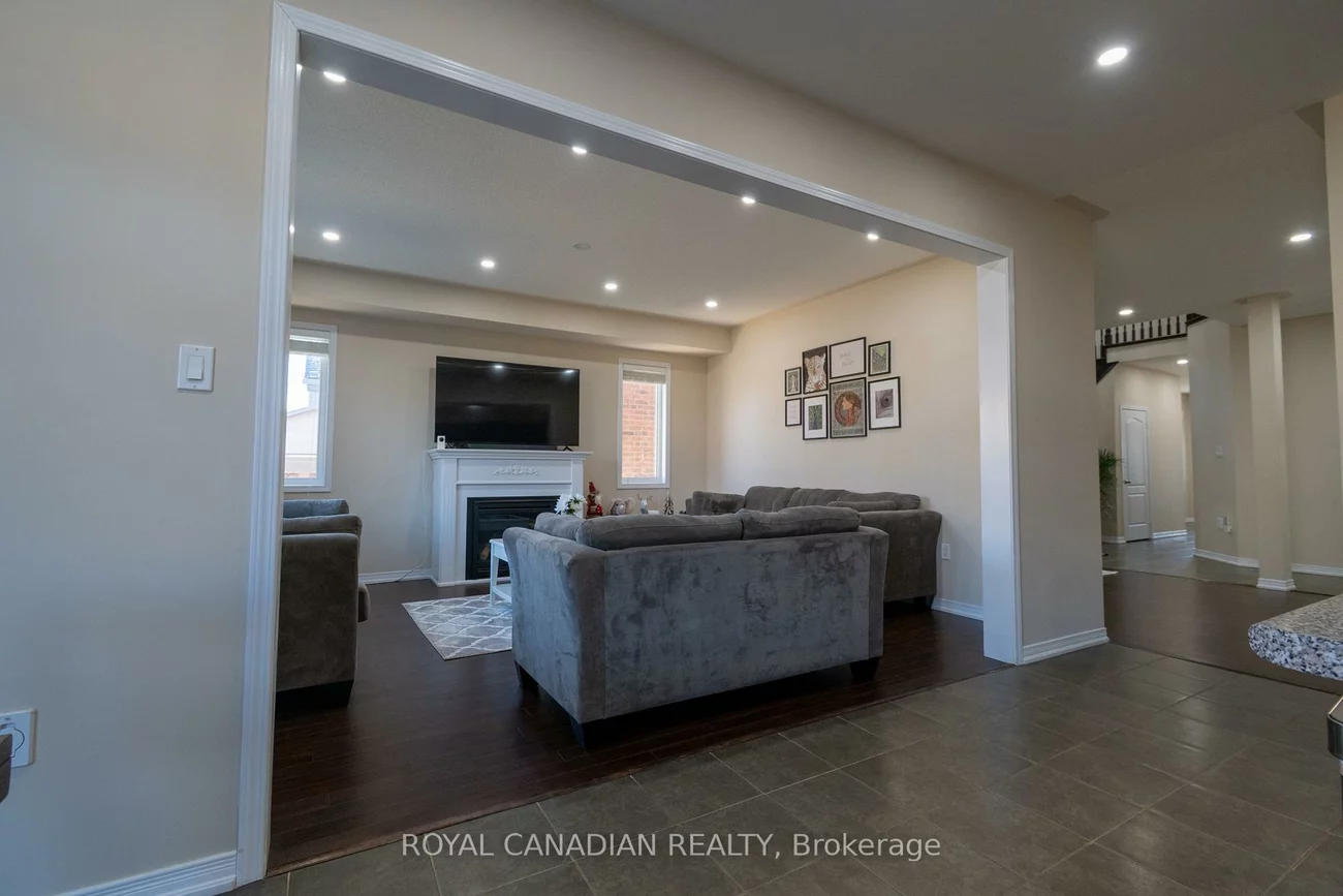 213, Richardson, Bradford, Bradford West Gwillimbury