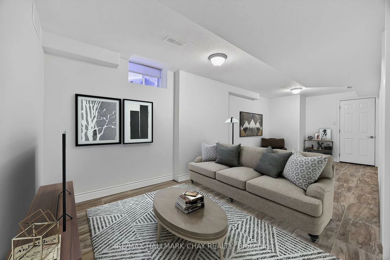 101, Gardiner, Bradford, Bradford West Gwillimbury