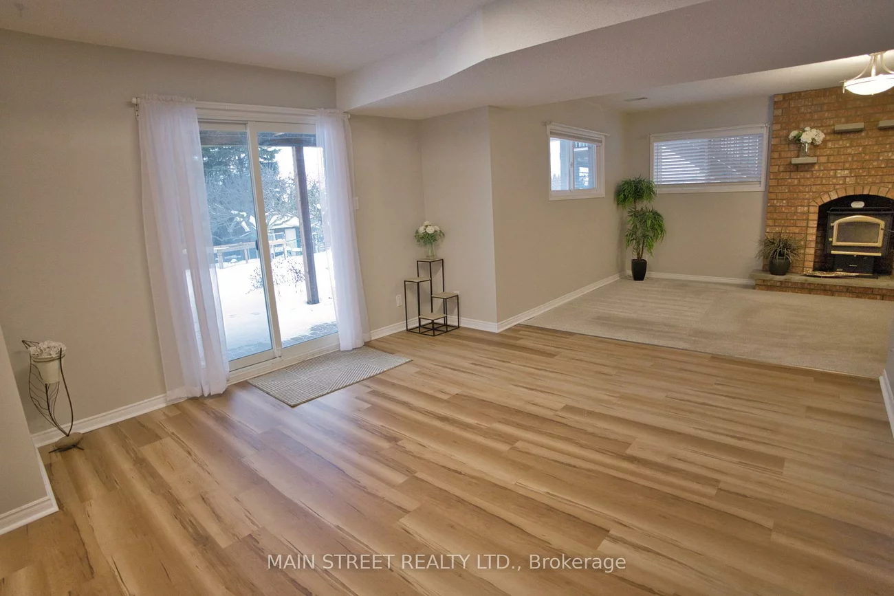 22, Royal, Bradford, Bradford West Gwillimbury