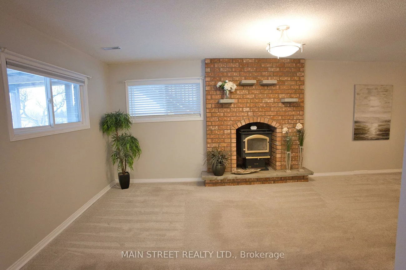 22, Royal, Bradford, Bradford West Gwillimbury