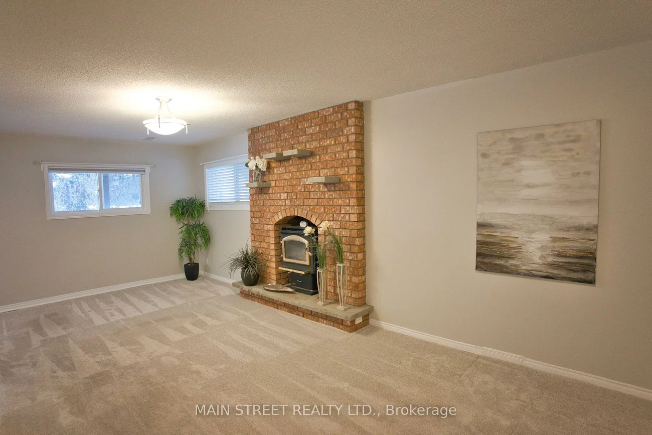 22, Royal, Bradford, Bradford West Gwillimbury