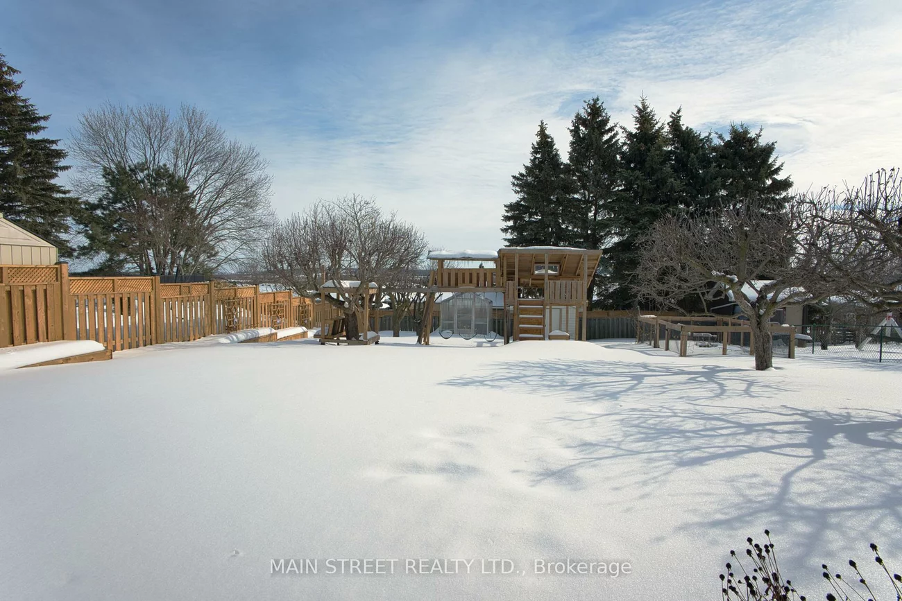 22, Royal, Bradford, Bradford West Gwillimbury