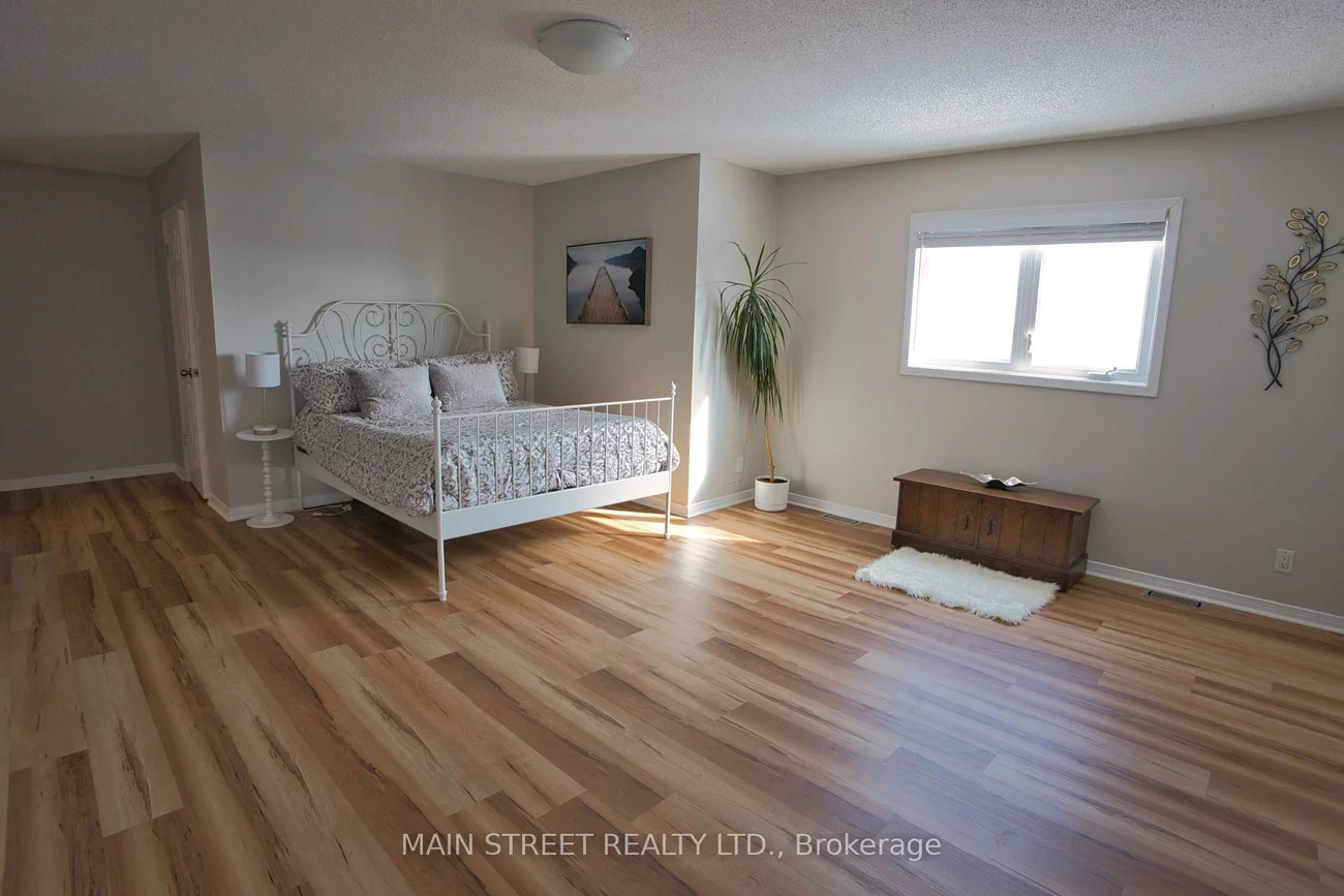 22, Royal, Bradford, Bradford West Gwillimbury