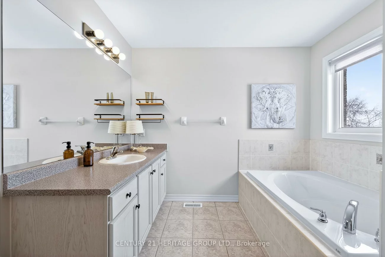 162, Metcalfe, Bradford, Bradford West Gwillimbury