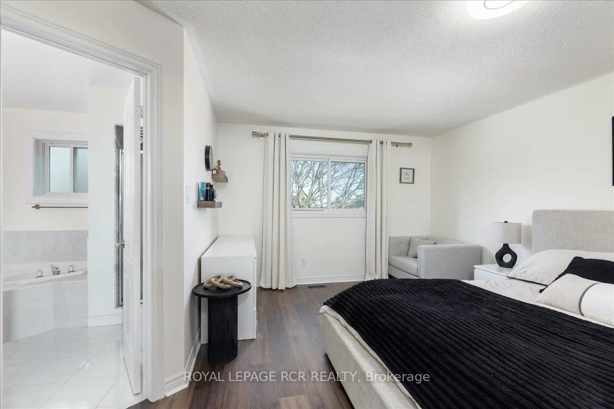 56, Noble, Bradford, Bradford West Gwillimbury