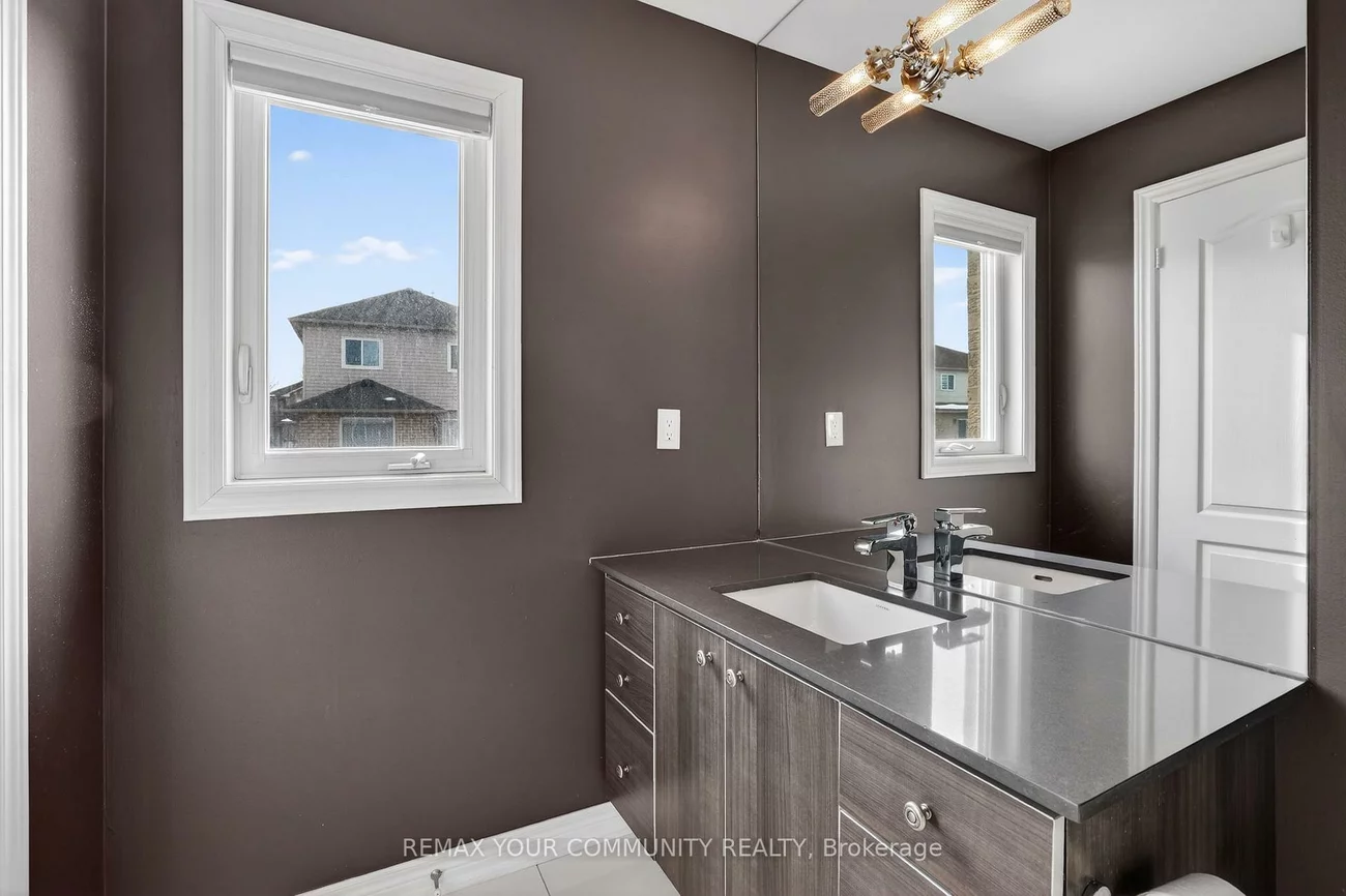 49, Matthewson, Bradford, Bradford West Gwillimbury