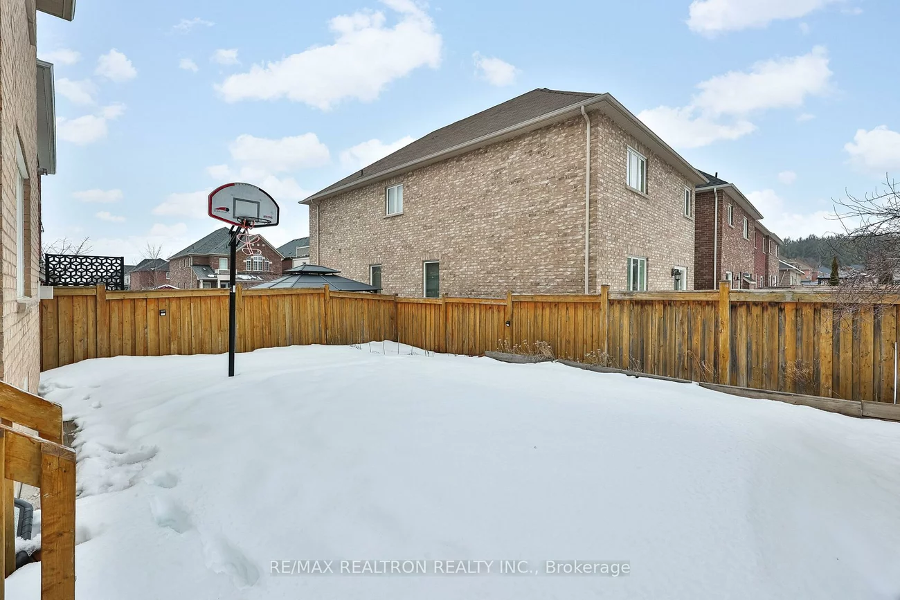 16, Mckenzie, Bradford, Bradford West Gwillimbury