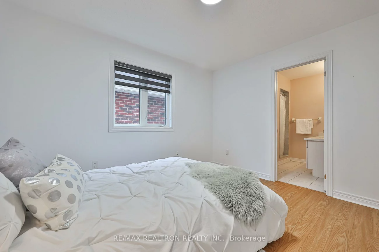 16, Mckenzie, Bradford, Bradford West Gwillimbury