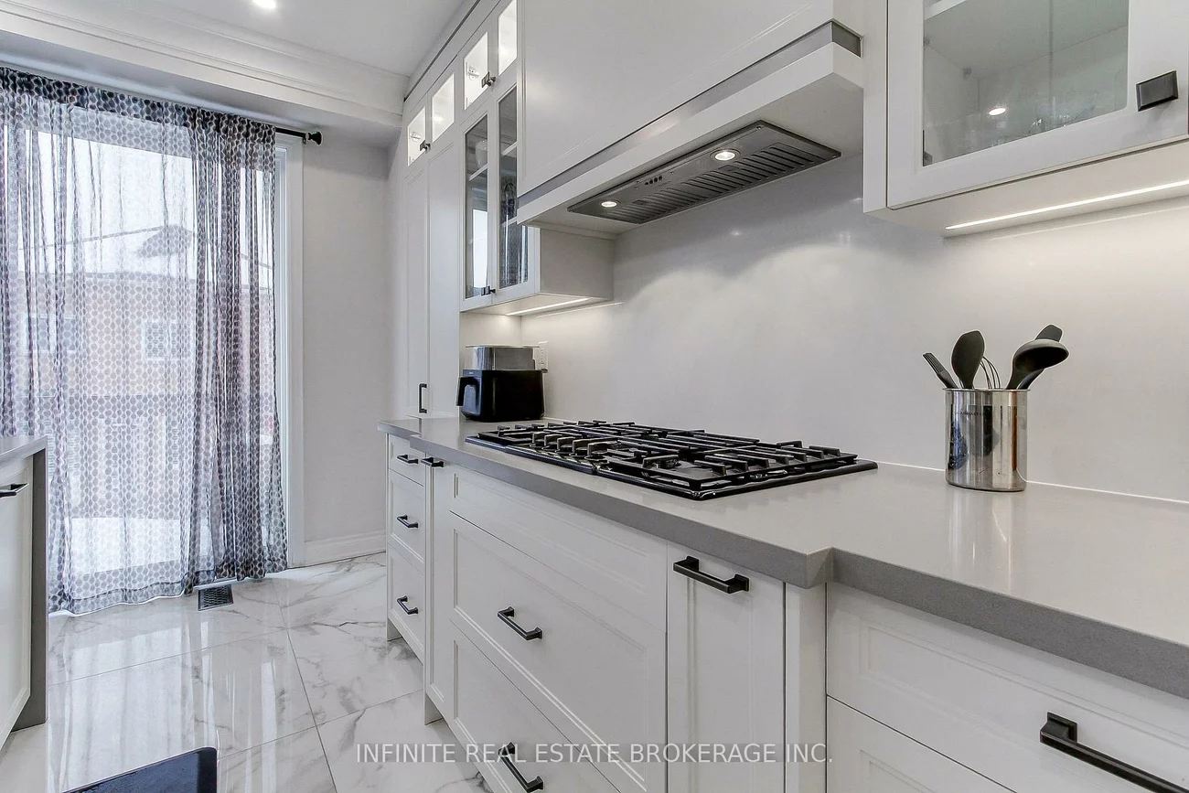 27, Selby, Bradford, Bradford West Gwillimbury