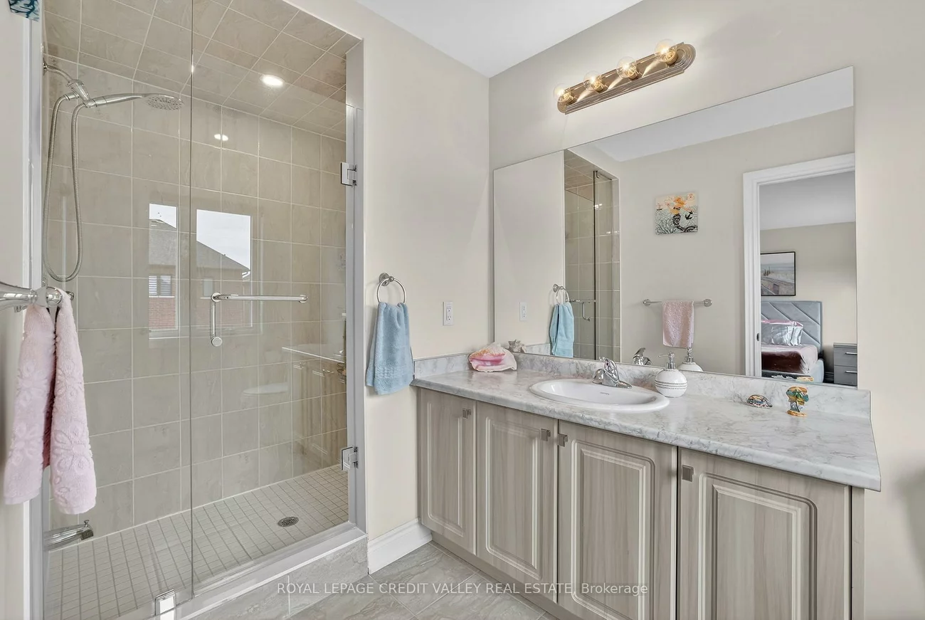 29, Memorial, Bradford, Bradford West Gwillimbury