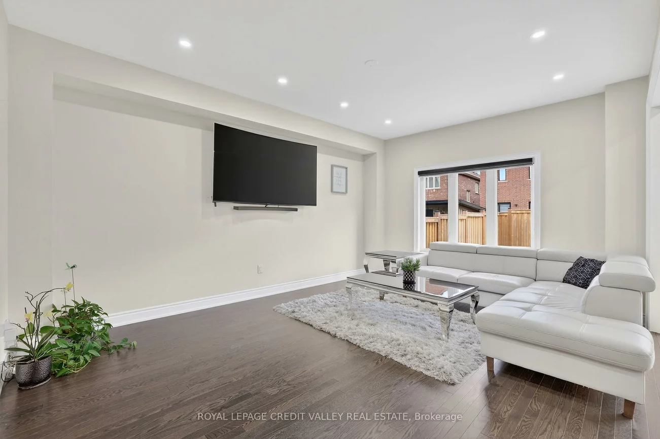 29, Memorial, Bradford, Bradford West Gwillimbury