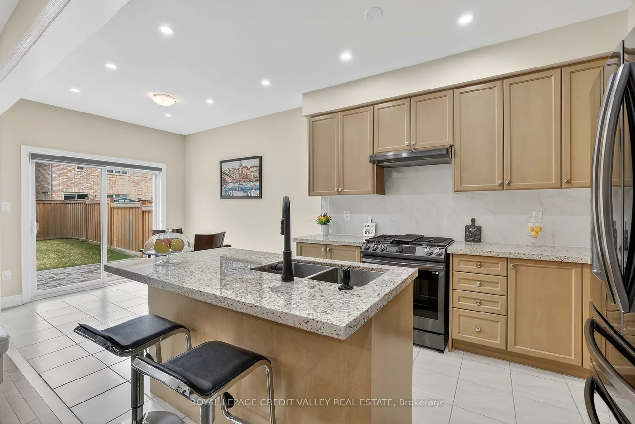 29, Memorial, Bradford, Bradford West Gwillimbury