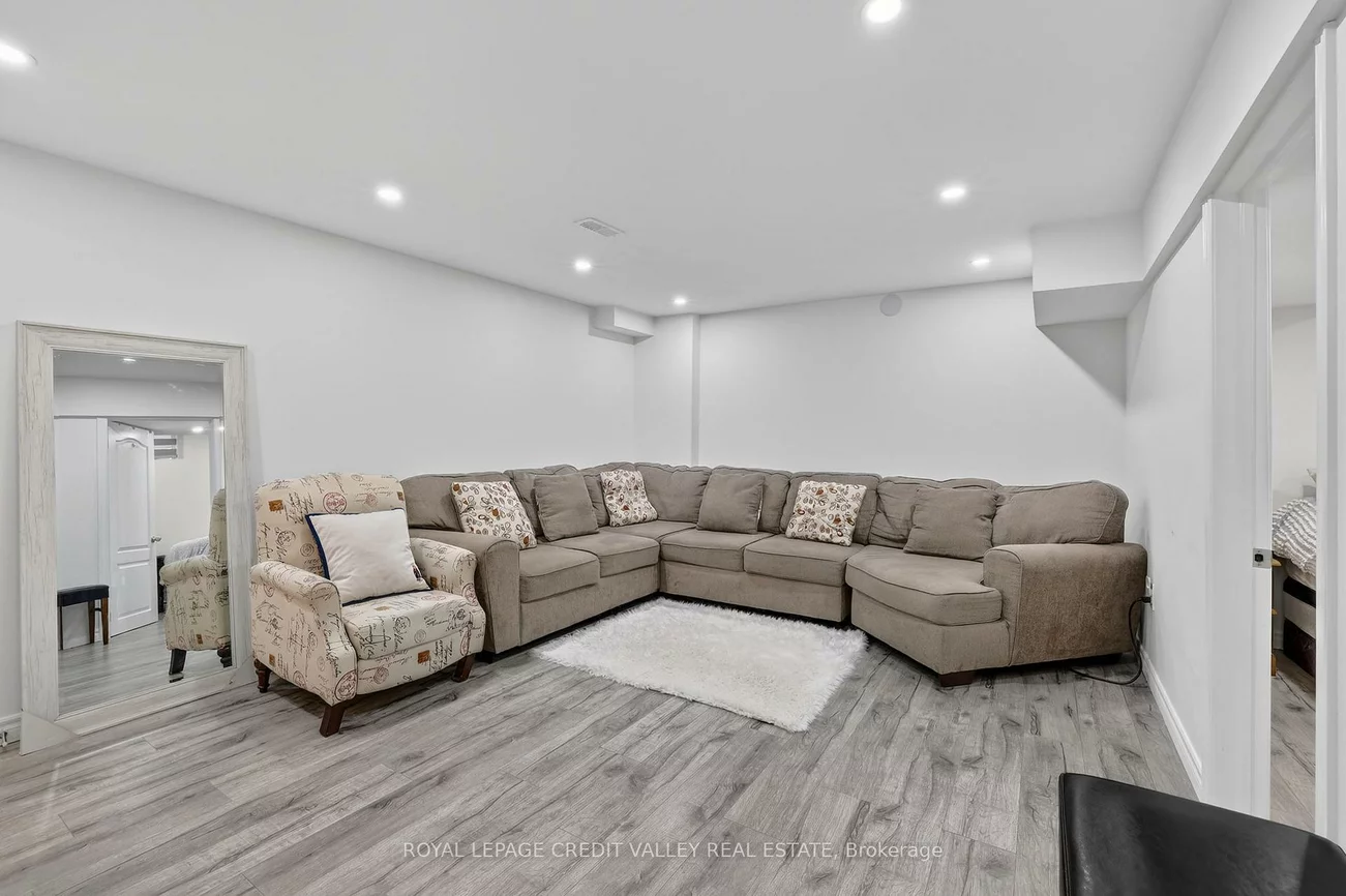 29, Memorial, Bradford, Bradford West Gwillimbury