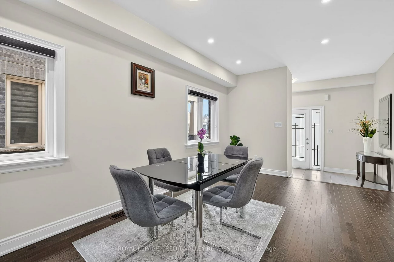 29, Memorial, Bradford, Bradford West Gwillimbury