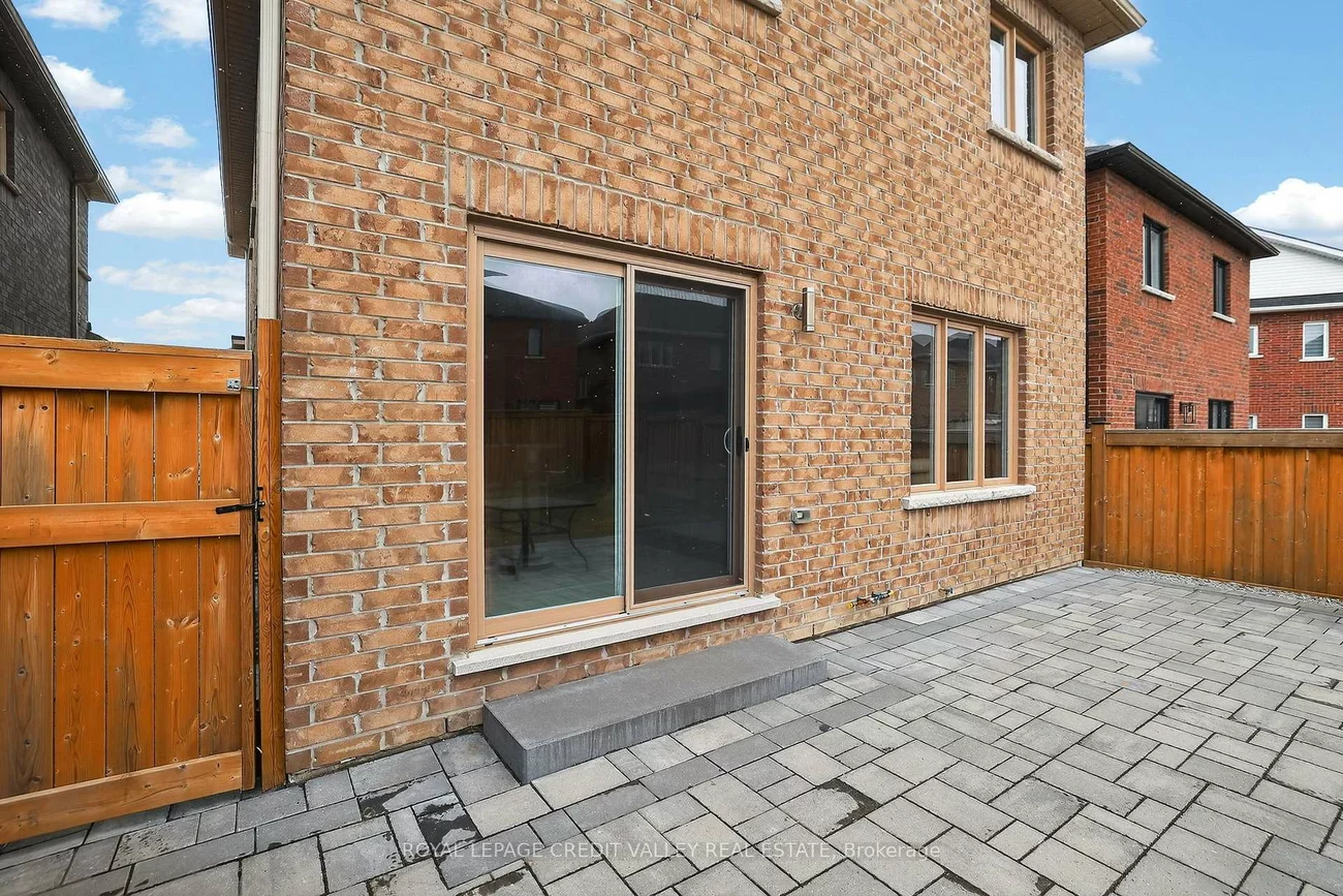 29, Memorial, Bradford, Bradford West Gwillimbury